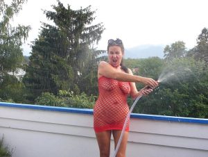 Pia_von_Padberg Porno Video: Da spri**te nicht nur der Gartenschlauch